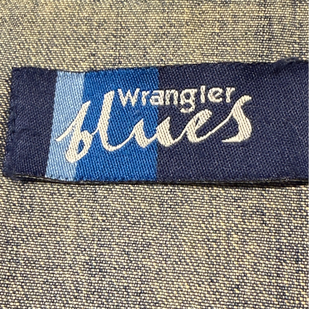 Vintage Wrangler Blues Denim Shirt/Jacket in a Faded Blue - Picture 5 of 12